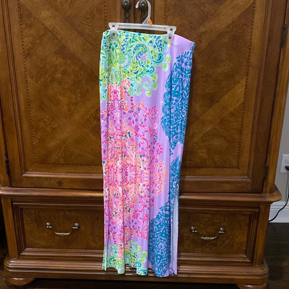 Lilly Pulitzer Maxi skirt w/ side slits. Rayon/spandex but jersey texture